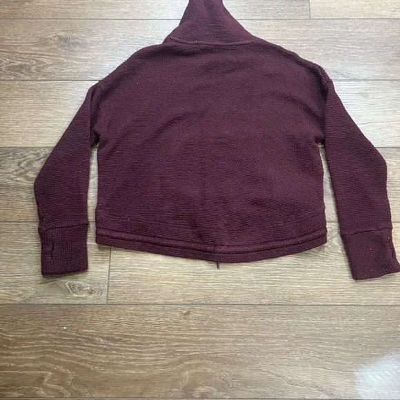 Sweaty Betty Boucle Funnel Neck Cropped Sweatshirt Size Small Maroon, Cozy - Picture 7 of 10
